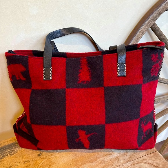 PENDLETON Red Black Buffalo Wool Bag w/ Woodland Design Leather Straps USA NEW!! - Picture 3 of 12